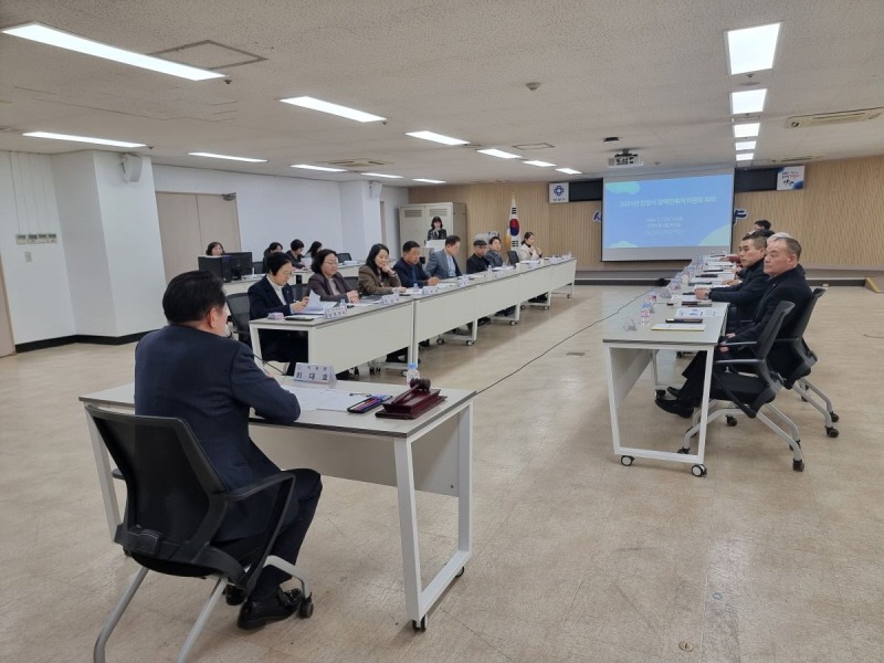안양시는 지난 7일 시청 4층 회의실에서 ‘2024년 안양시 장애인복지위원회’를 개최했다 (1).jpg