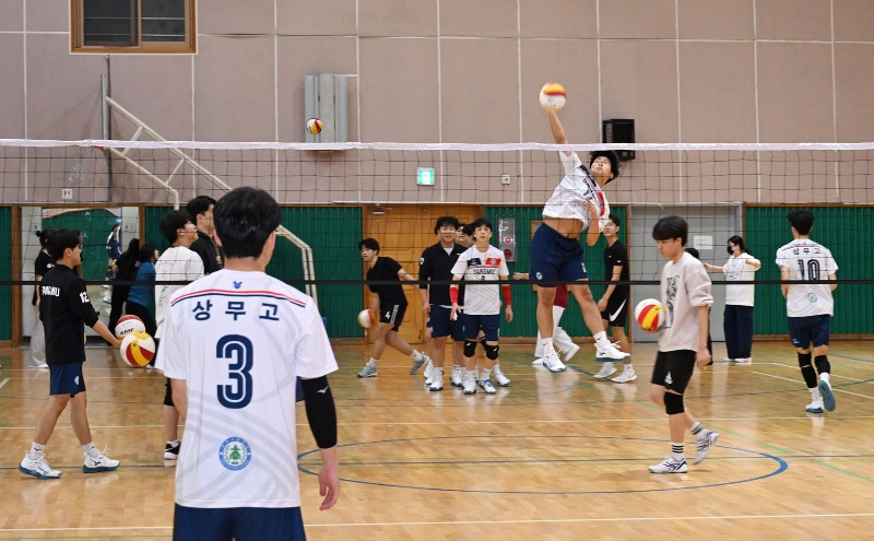 20240313 상무고 배구공 전달식_4340.jpg