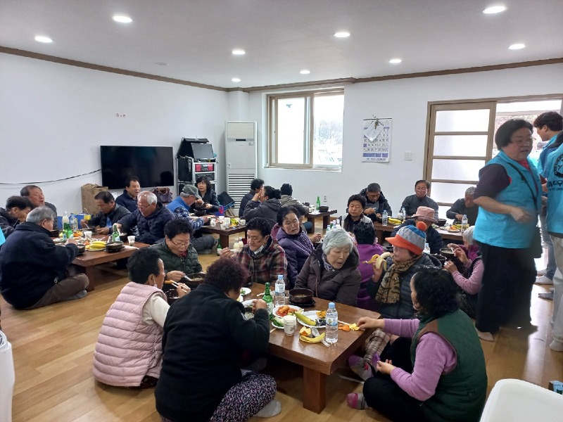 6-1 여수 우산클럽, 여자도 어르신 위한 사랑의 봉사활동.jpg