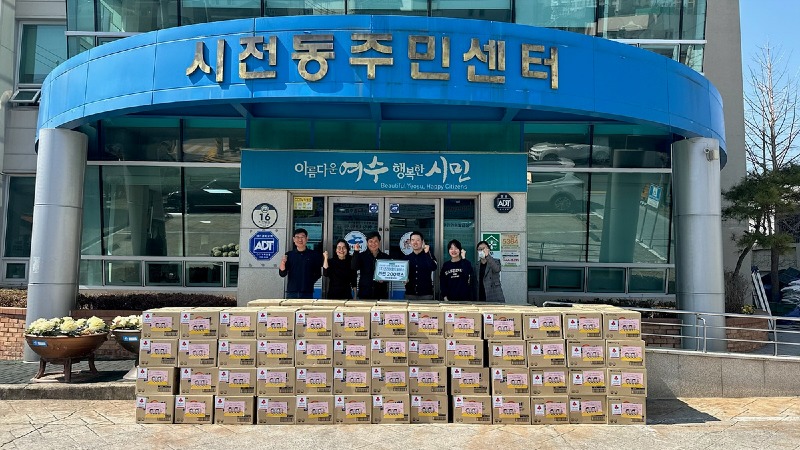 7 코리아월드써비스(주), 여수시 시전동에 라면 200박스 후원.jpg