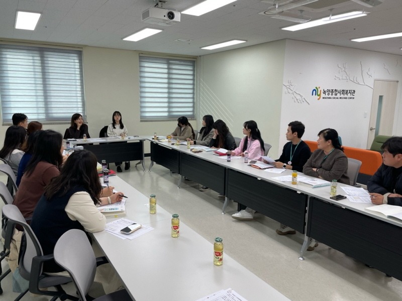 5. 노인장애인과(의정부시, 노인맞춤돌봄서비스 활성화 위한 수행인력 간담회 개최).jpg