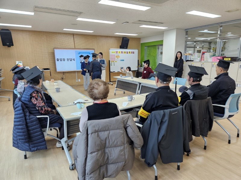 2.(사진)기억마루 졸업식(1).jpg