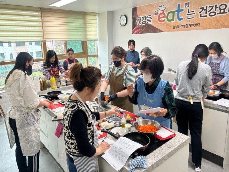 (0408)[남양주풍양보건소 건강증진과]남양주풍양보건소, 비만 예방을 위한 저염·저당 요리 교실 운영(사진).jpg