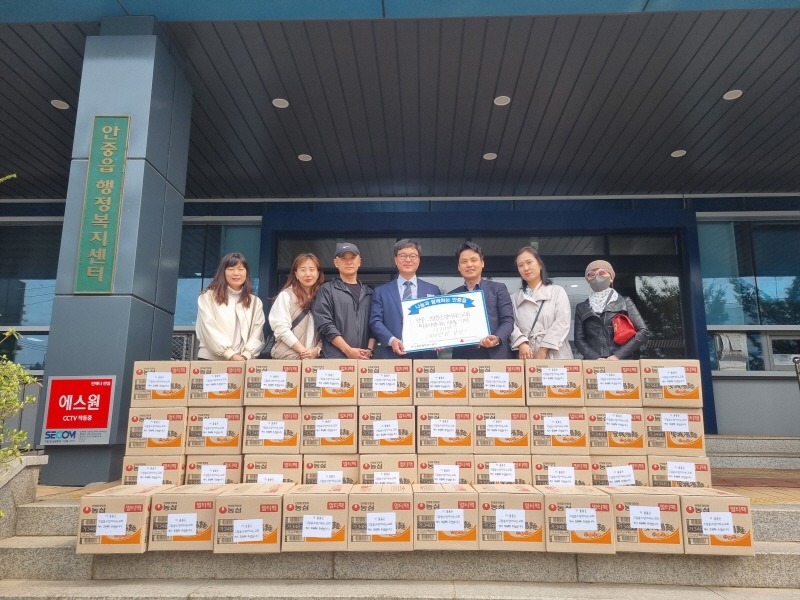 2 그말씀소망이되는교회 이웃 나눔 라면 기부.jpg