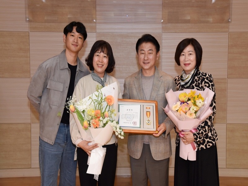 2.복지정책과(의정부시, 명예사회복지공무원 활동 유공 표창 수여)2-신곡1동 김지영님.JPG