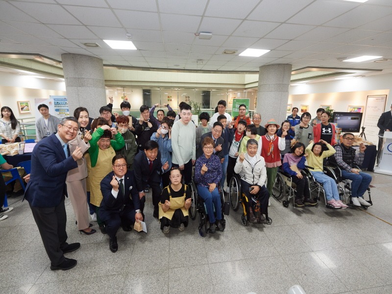 4.16. - 강수현 양주시장, ‘장애인 작가 작품 전시회’ 참석ⵈ 편견 없는 사회를 위해 힘쓸 것.jpg
