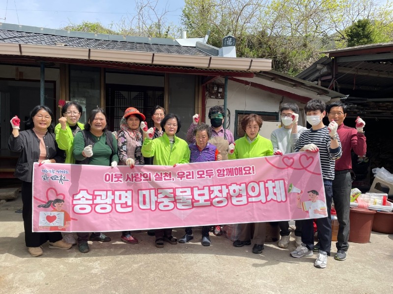 7 순천시 송광면 마중물보장협의체, 취약계층 독거노인 이사 지원 봉사.jpeg