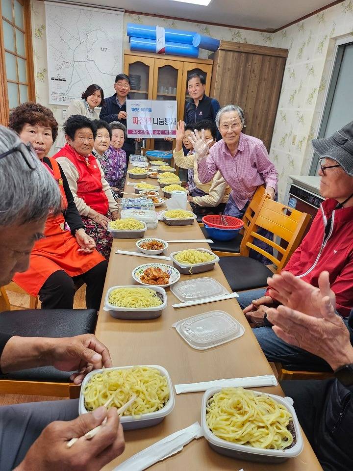 9 별령면 이미마을 짜장면 나눔행사 (2).jpg