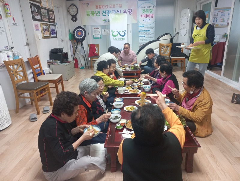 8.목포 또바기봉사회, 봄날 맞이 연동 경로당에 따뜻한 점심 나눔.jpeg