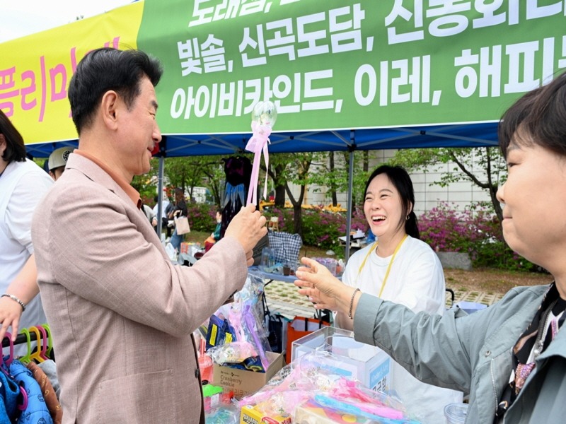 1.여성보육과(의정부시어린이집연합회, 어려운 이웃 돕기 위한 플리마켓 개최)1.JPG