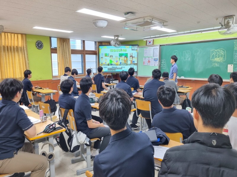 4. 동두천시자원봉사센터, 신흥고등학교 청소년자원봉사 교육 실시(1).jpg