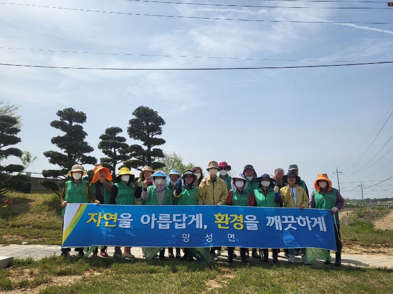＇반짝반짝 우리 동네＇…망성면, 주민과 함께 환경정비 실시.jpeg