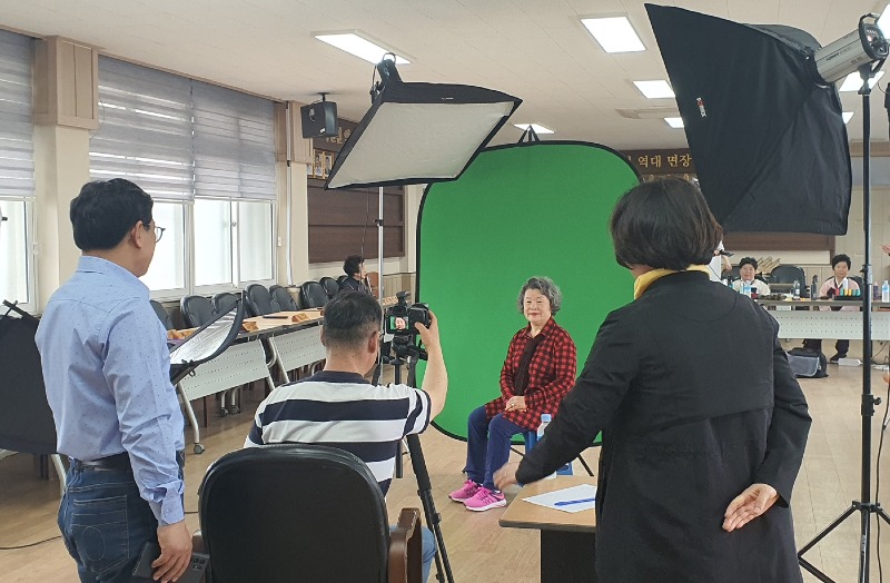 0425 정읍시 자원봉사센터, 덕천면서 장수사진 촬영 봉사 펼쳐.jpg