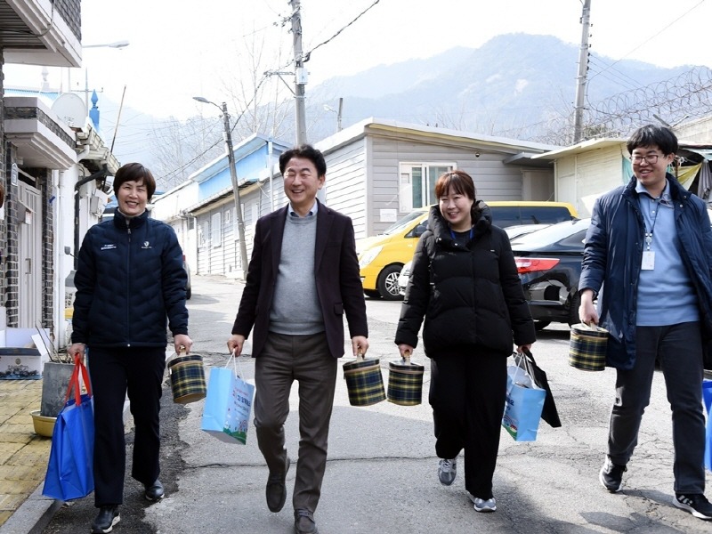 4.복지정책과(의정부시, ‘일상이 건강한 복지도시’ 만든다)1-송산1동, 영양 가득 찬(饌) 서비스 추진).JPG