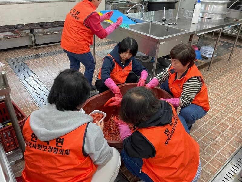 4 현덕면 지역사회보장협의체 어버이날 맞아 불고기 나눔 행사 진행.jpg