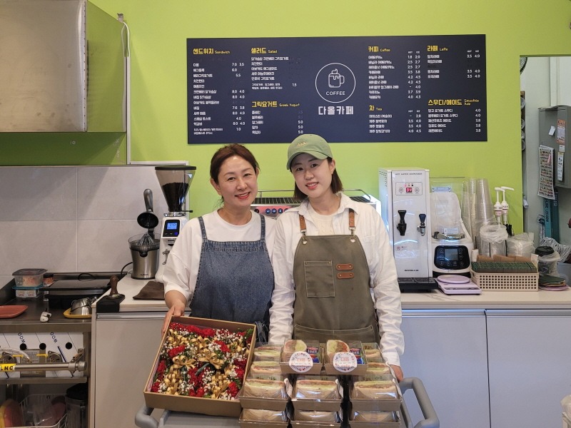 5.8. - 양주시 백석읍 다올카페, 어버이날 맞아 직접 만든 샌드위치 및 카네이션 기부.jpg