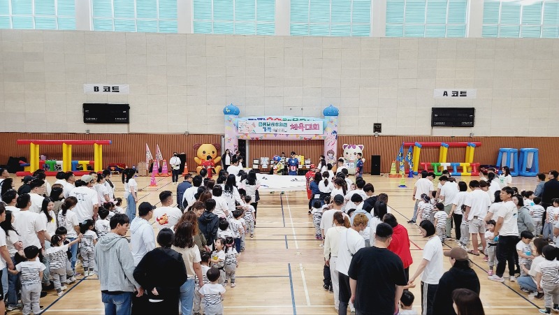 [0508]7.사진자료(홍천남산유치원, 어버이날 맞아 가족과 함께하는 체육대회 개최).jpg