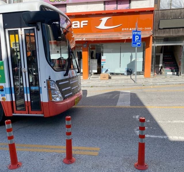 울진군 탄소중립을 선도하다 버스에‘미세먼지 흡착필터’부착 운영2.JPG