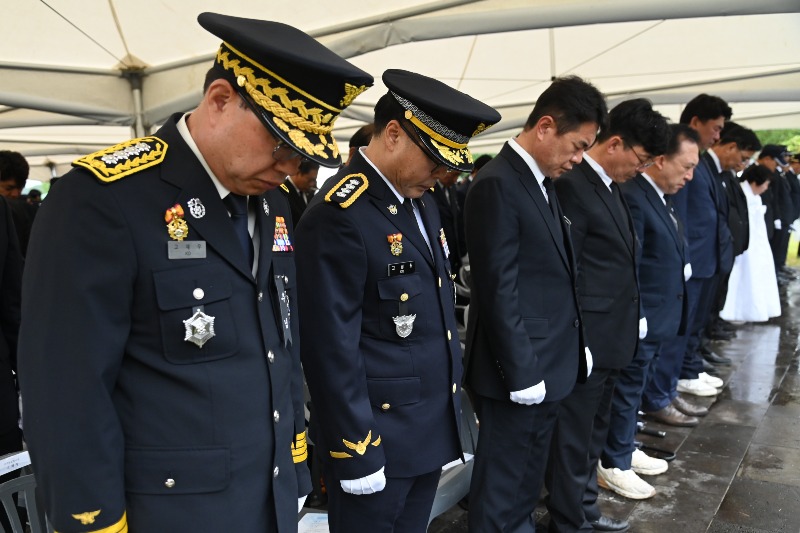 사본 -현충일을 맞아 순국선열·호국영령 추모 (2).jpg