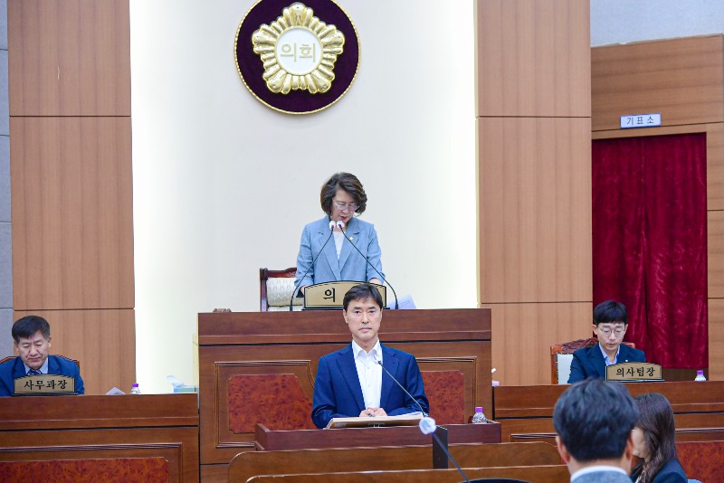 제321회 횡성군의회 제1차 정례회 제1차 본회의6.jpg
