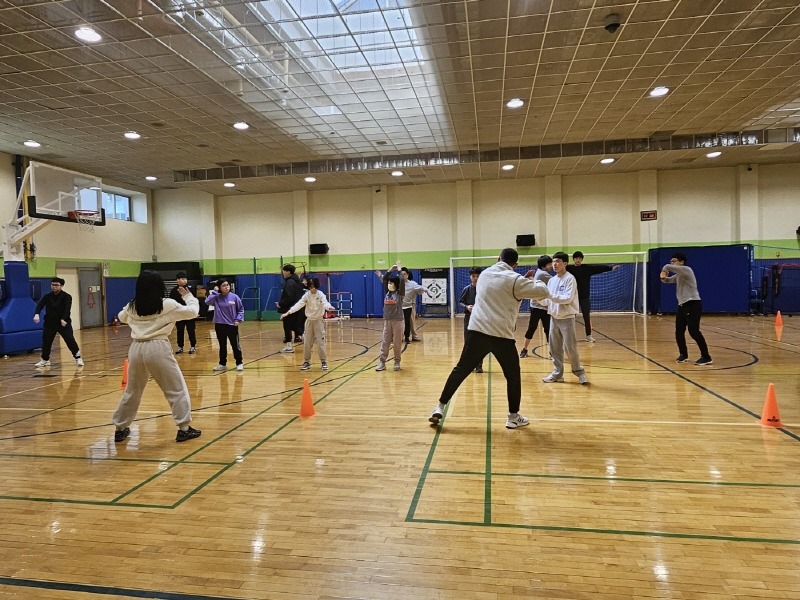 자료사진_과천시 장애인복지관에서 운영하는 돌봄서비스 프로그램(생활체육).jpg
