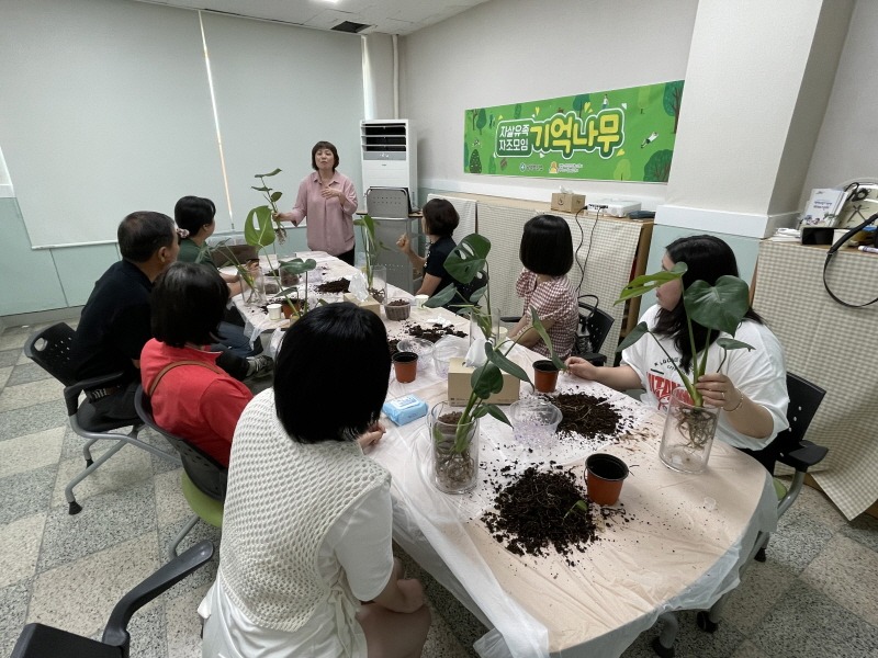 4 평택보건소 자살 유가족 자조모임 기억나무 실시.jpg