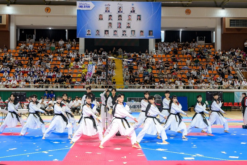 3 제25회 순천시장배 태권도대회(태권도 시범단 싸울아비 공연사진).jpeg