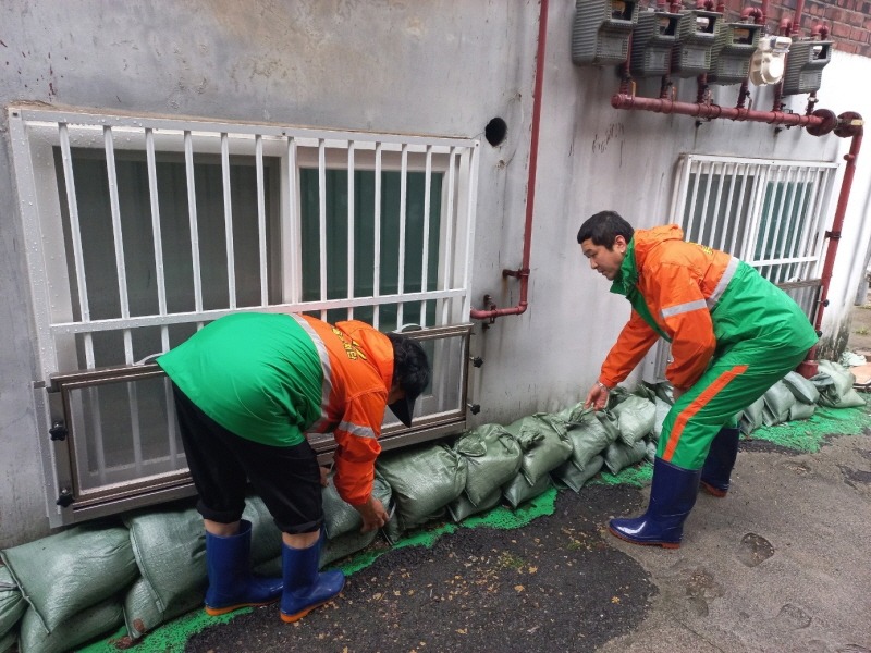 5. 불현동 행정복지센터, 반지하 주택 침수피해 방지를 위한 사전점검 나서(2).jpg