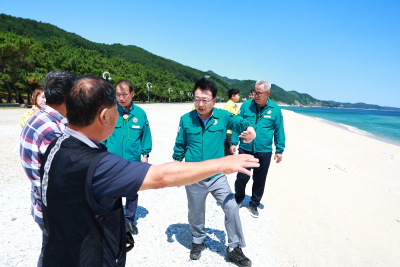 손병복 울진군수, 해수욕장 및 야영장 사전점검 나서1.JPG