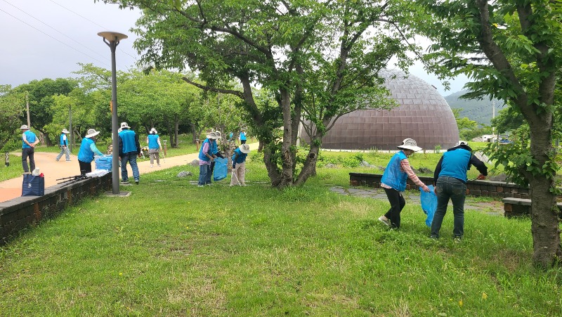 울진거벌모라문화유산지킴이, 울진 등기산 후포리 신석기 유적지 찾아 주변 환경정비 활동 펼쳐2.jpg