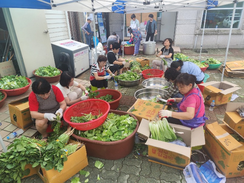 6. 북삼동지역사회보장협의체, 계절김치 나눔 사업 (2).jpg