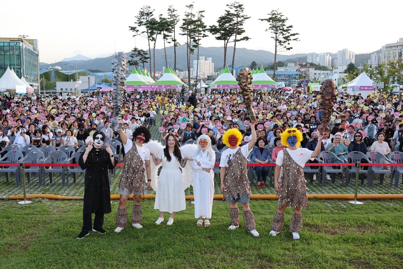 1. 묵호 도째비 페스타 대성황‘묵호 전역 들썩’ (1).jpg
