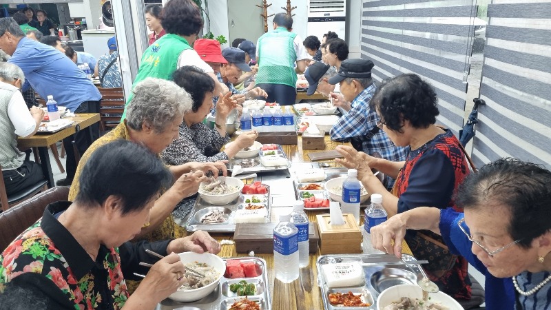 7.23 서남동, 여름맞이 건강 삼계탕 나눔 봉사(사진).jpg