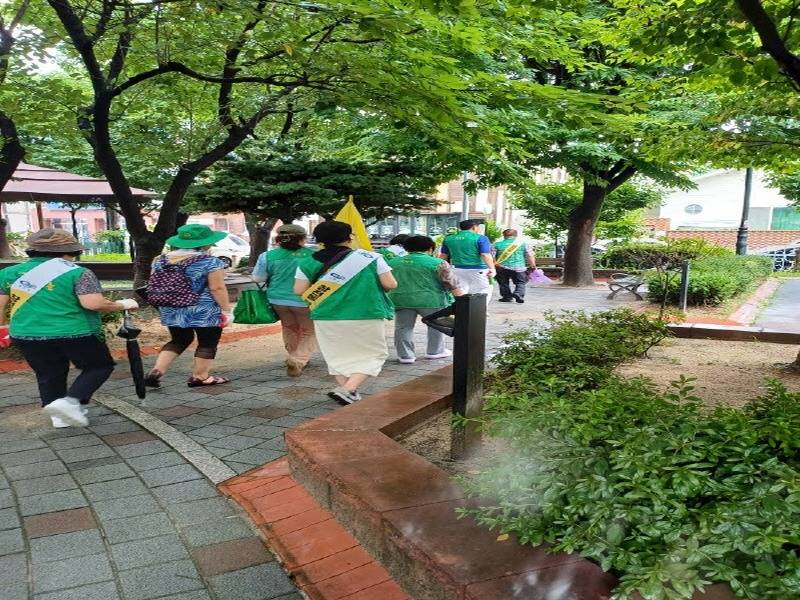 창전동새마을남녀협의회 샛별공원에서 환경정비2.jpg