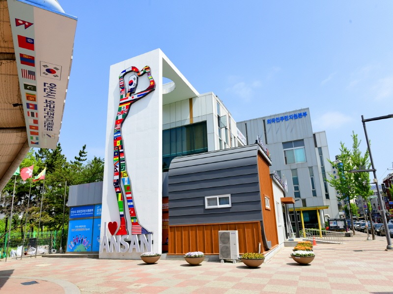 3.안산시, 군자새마을금고로부터 비빔면 100박스 기탁받아.jpeg