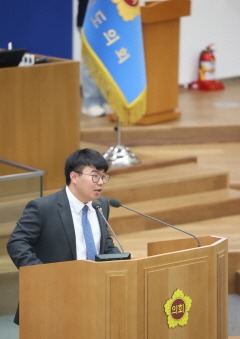 240801 유호준 의원, ‘경기도 협치수석 및 협치보좌관 경질 요구 관련, 국회 무시한 각 부처장관 해임촉구 건의안 제출할 것 (1).jpg