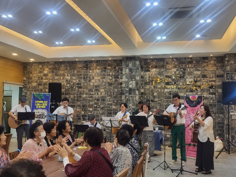 7.29 음악으로 하나된 백년동아리 통기타반·지역 뮤지션.jpg