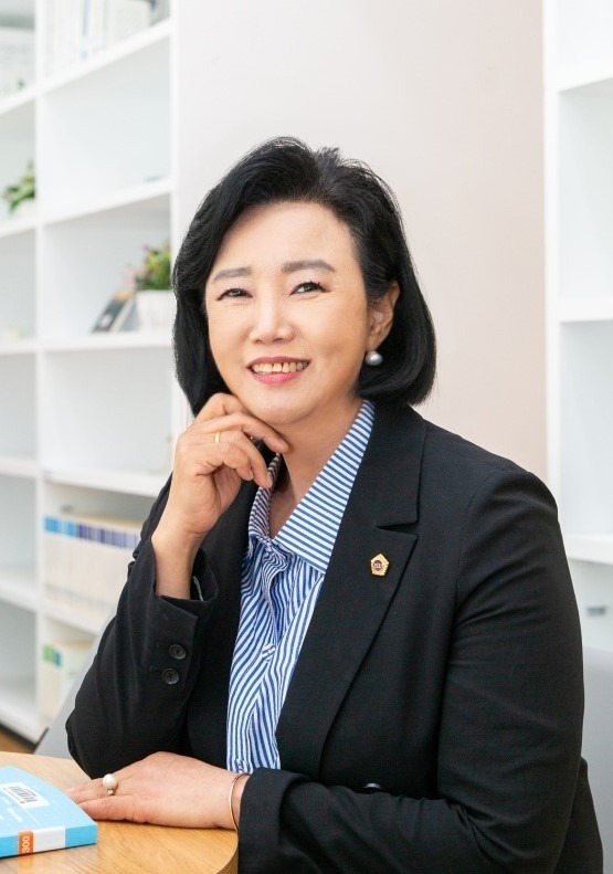 정윤경 프로필.jpg
