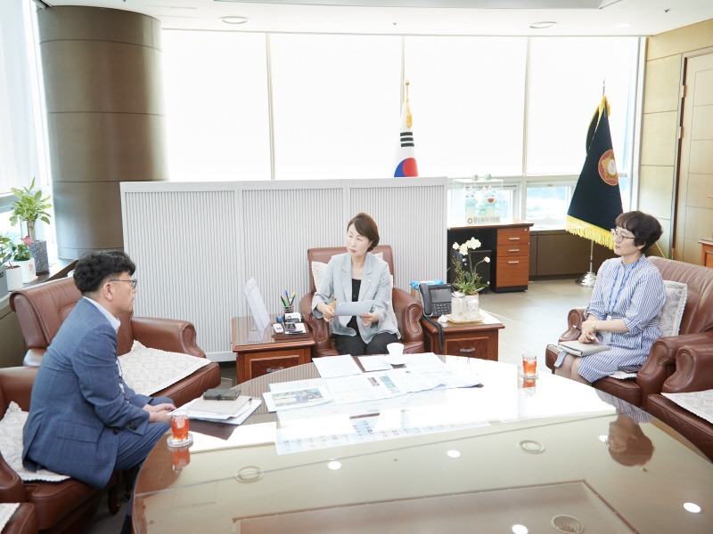 20240808 용인특례시의회 유진선 의장, 현장 실무원 처우개선에 앞장서(1).jpg
