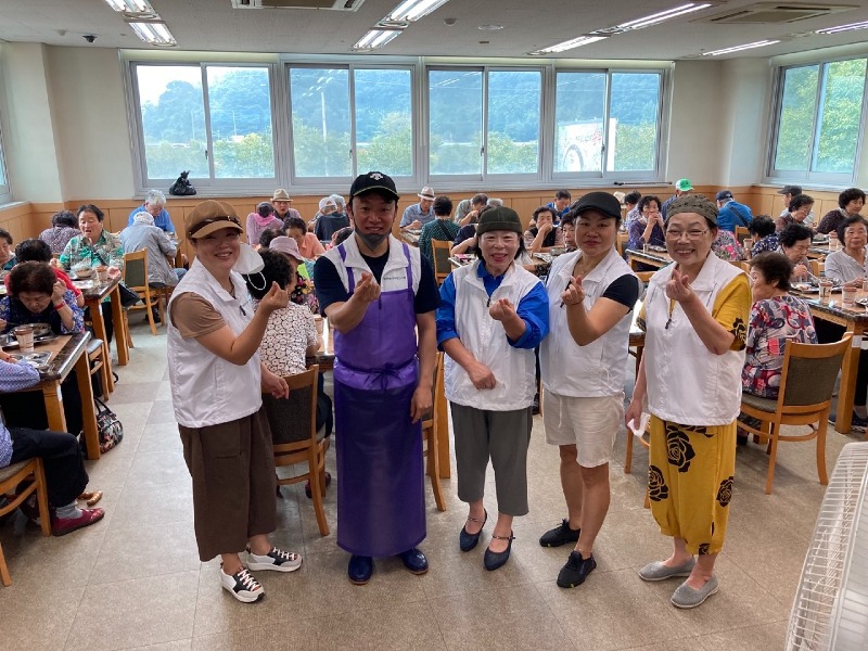 11 순천음식사랑연구회, 독거어르신들께 짜장면 봉사 실시.jpg