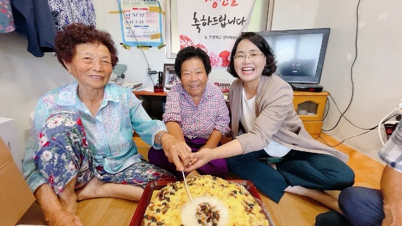 성송면 지사협, 떡케이크 전달.jpg