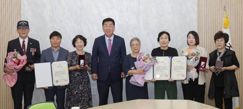 01-1 청주시, 6ㆍ25전쟁 참전유공자 ‘화랑무공훈장’ 수여_사진.jpg