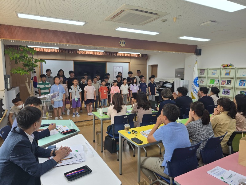 [사진1]작은학교_특성화_모델학교_성과발표회_서산초_어린이_합창.jpg