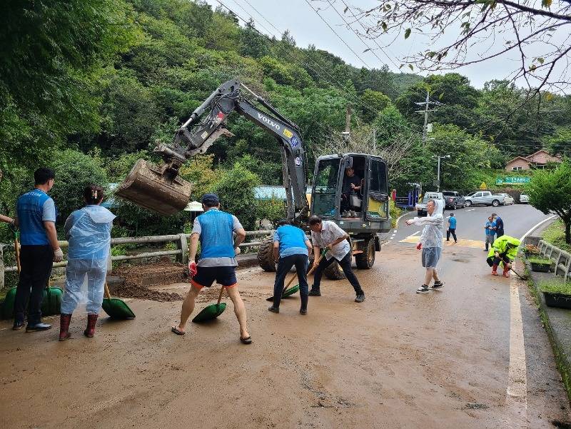 8 순천시 삼산동주민자치회, 집중호우 피해 지역 응급복구 지원활동.jpg