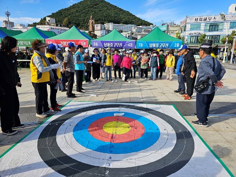 10-2 여수시 ‘제9회 중앙동민의 날 및 경로위안행사’ 성황 속 마무리.jpg