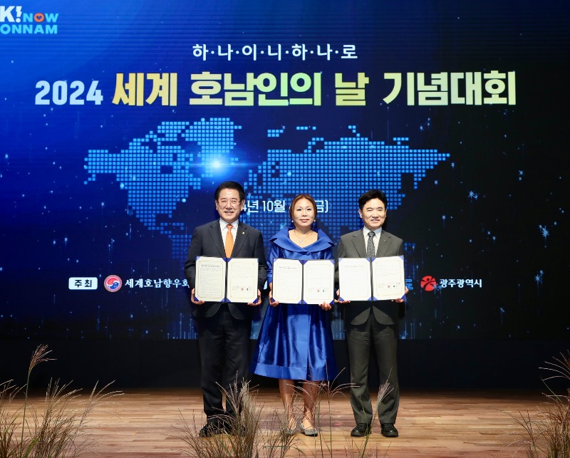 (2)_글로컬_미래인재_육성_위한_업무협약식_후_서명.jpg