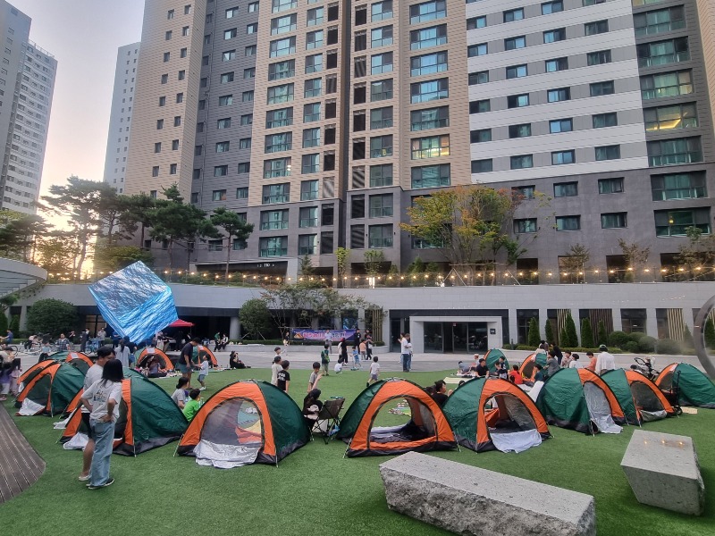 10.7 계림2동, 아파트 편의시설서 캠핑 행사.jpg