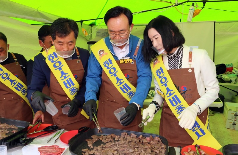 윤병태 나주시장, 2024년 나주농업페스타 _한우소비촉진행사_ 참여1.jpg