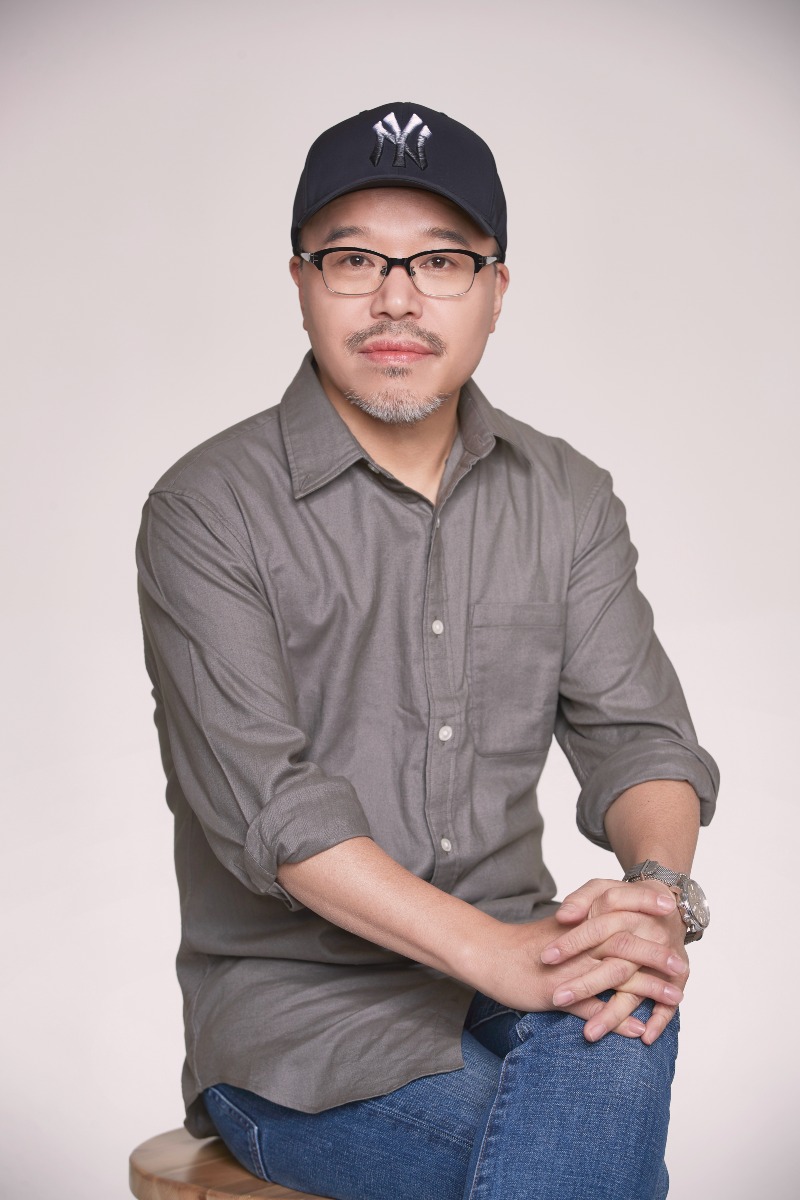 윤태호 작가님 사진.jpg