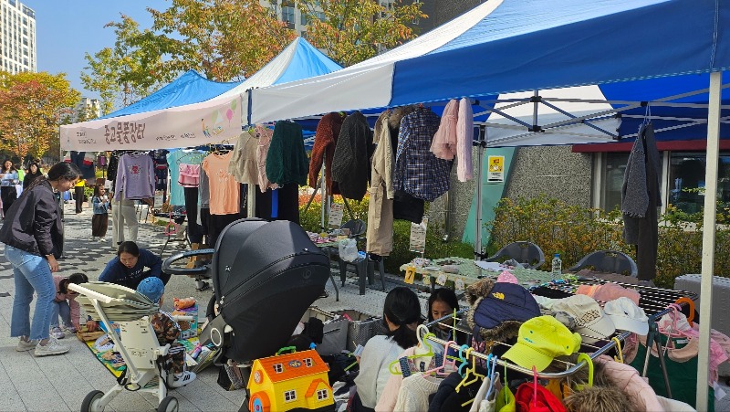 241014 충주시가족센터, 가족과 함께하는 10월 나눔장터 성료(1).jpg